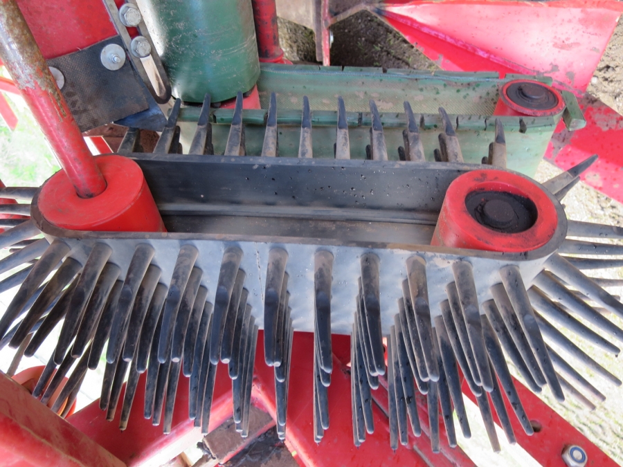 4065 Koningsplanter Konings 4 row potato planter