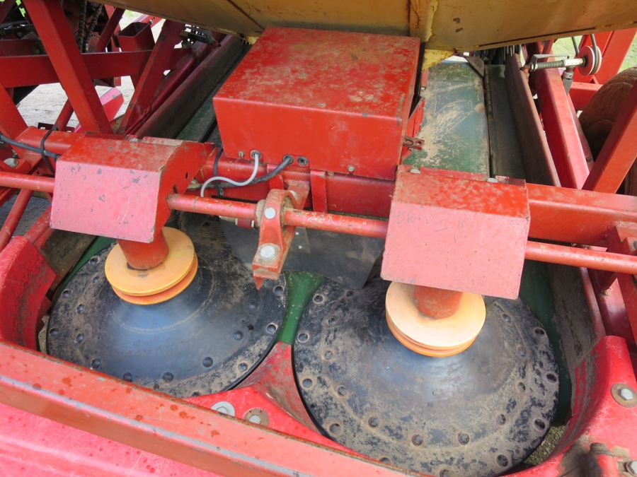 4065 Koningsplanter Konings 4 row potato planter