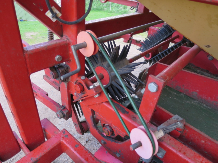 4065 Koningsplanter Konings 4 row potato planter