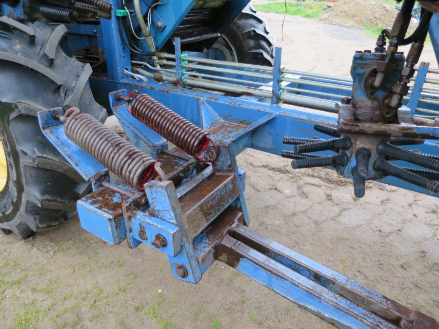4073 Asa-Lift carrot harvester T-120B with bunker