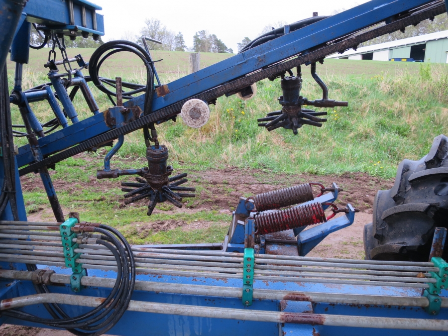 4073 Asa-Lift carrot harvester T-120B with bunker