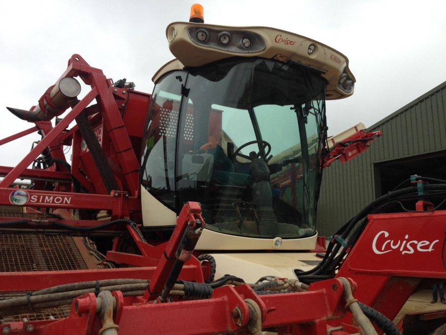 4098 Simon carrot harvester selfpropelled Sharelift harvester